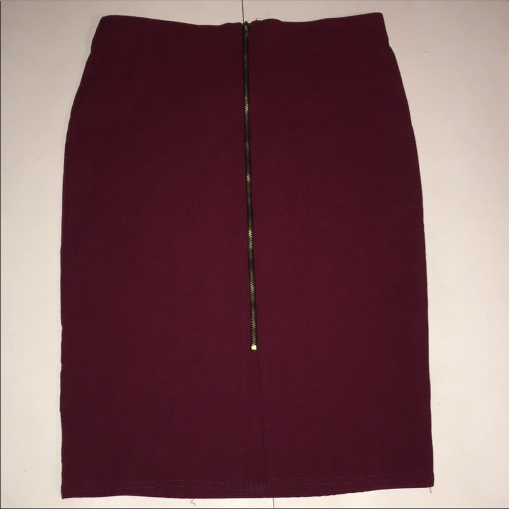 Atmosphere red skirt